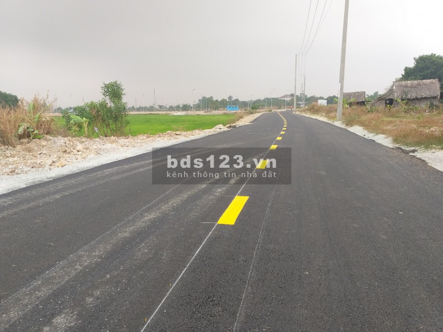 Bán gấp lô đất 101 m2 đường số 3 Hòa Long Cách Ban chỉ huy quân sự 500m2 sổ đỏ chính chủ