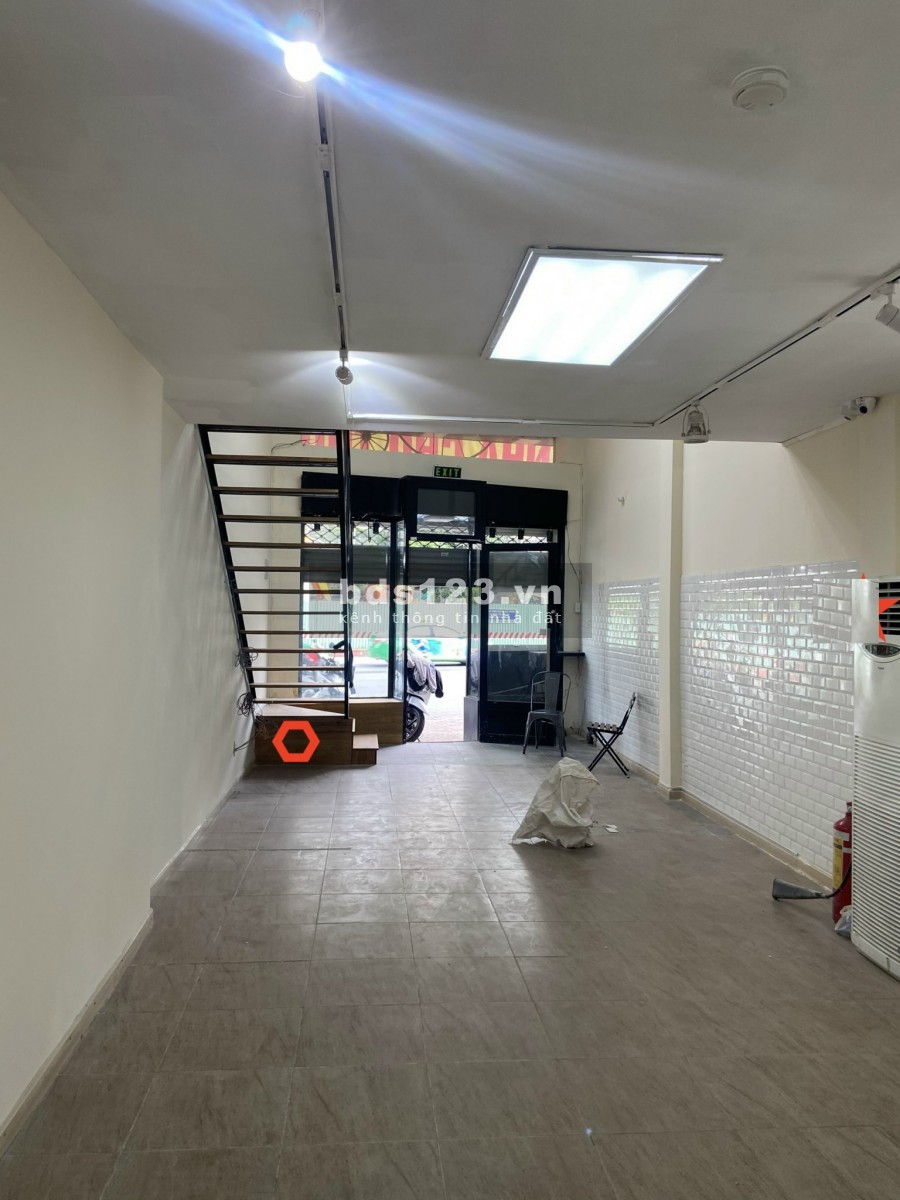 Mặt Tiền Nguyễn Hữu Cảnh 4x20m 1trệt, 1lầu, trống suốt cần thang Trước. chốt 27tr.