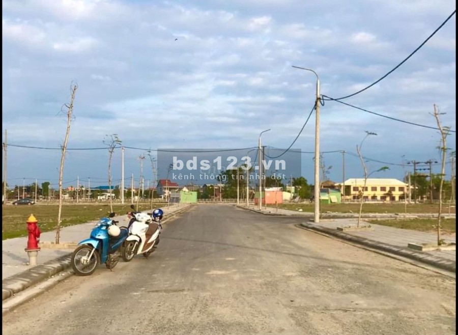 Bán nhanh 3 lô liền kề giá rẻ gần Quốc Lộ 1A, ngay trạm thu phí !