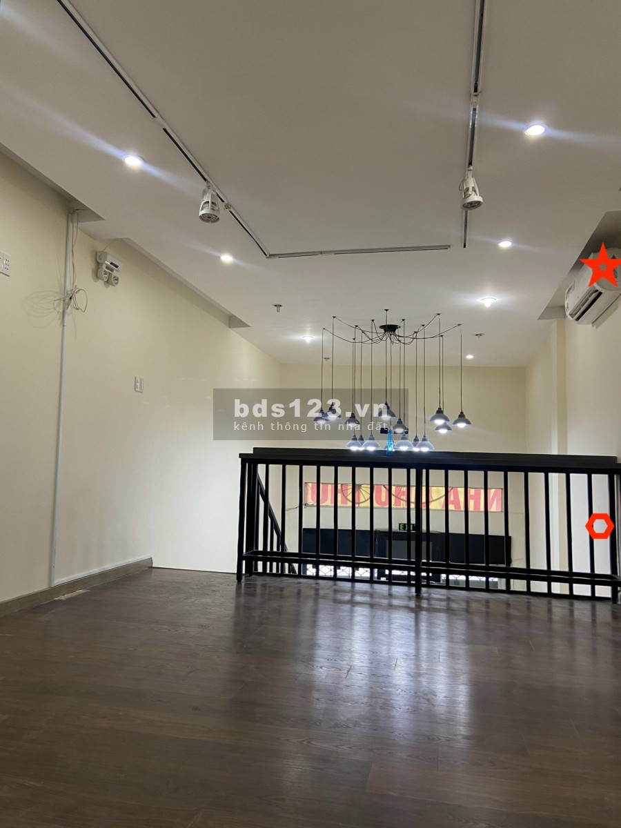 Mặt Tiền Nguyễn Hữu Cảnh 4x20m 1trệt, 1lầu, trống suốt cần thang Trước. chốt 27tr.