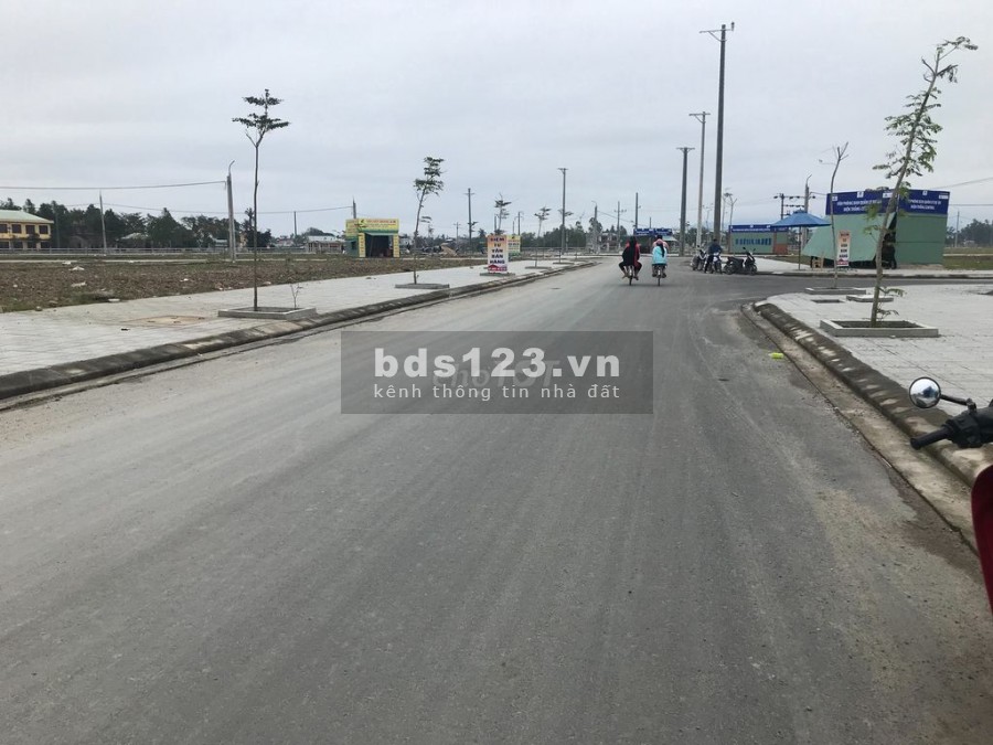 Bán nhanh 3 lô liền kề giá rẻ gần Quốc Lộ 1A, ngay trạm thu phí !