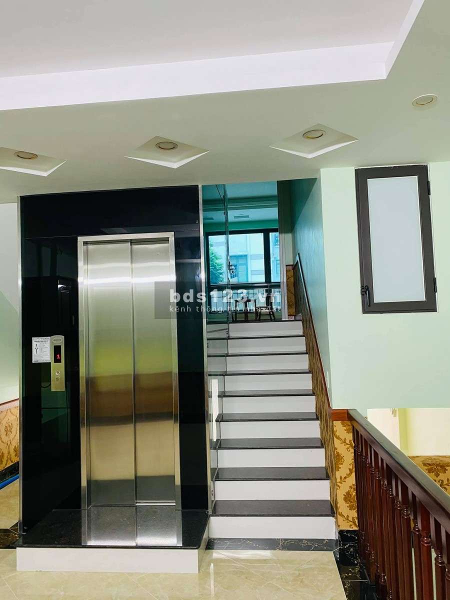 Bán nhà mặt phố Thiên Hiền, ô tô, vỉa hè, 60m2 x 7T, thang máy, 17.5 tỷ.