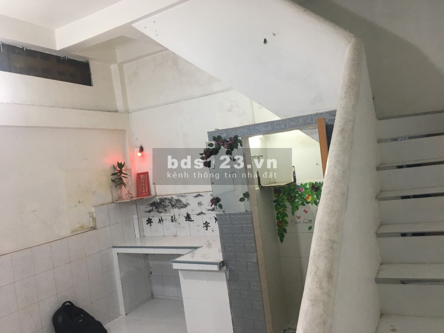 Nhà nguyên căn 1 lầu đúc, gần chợ Bình Thới, quận 11.