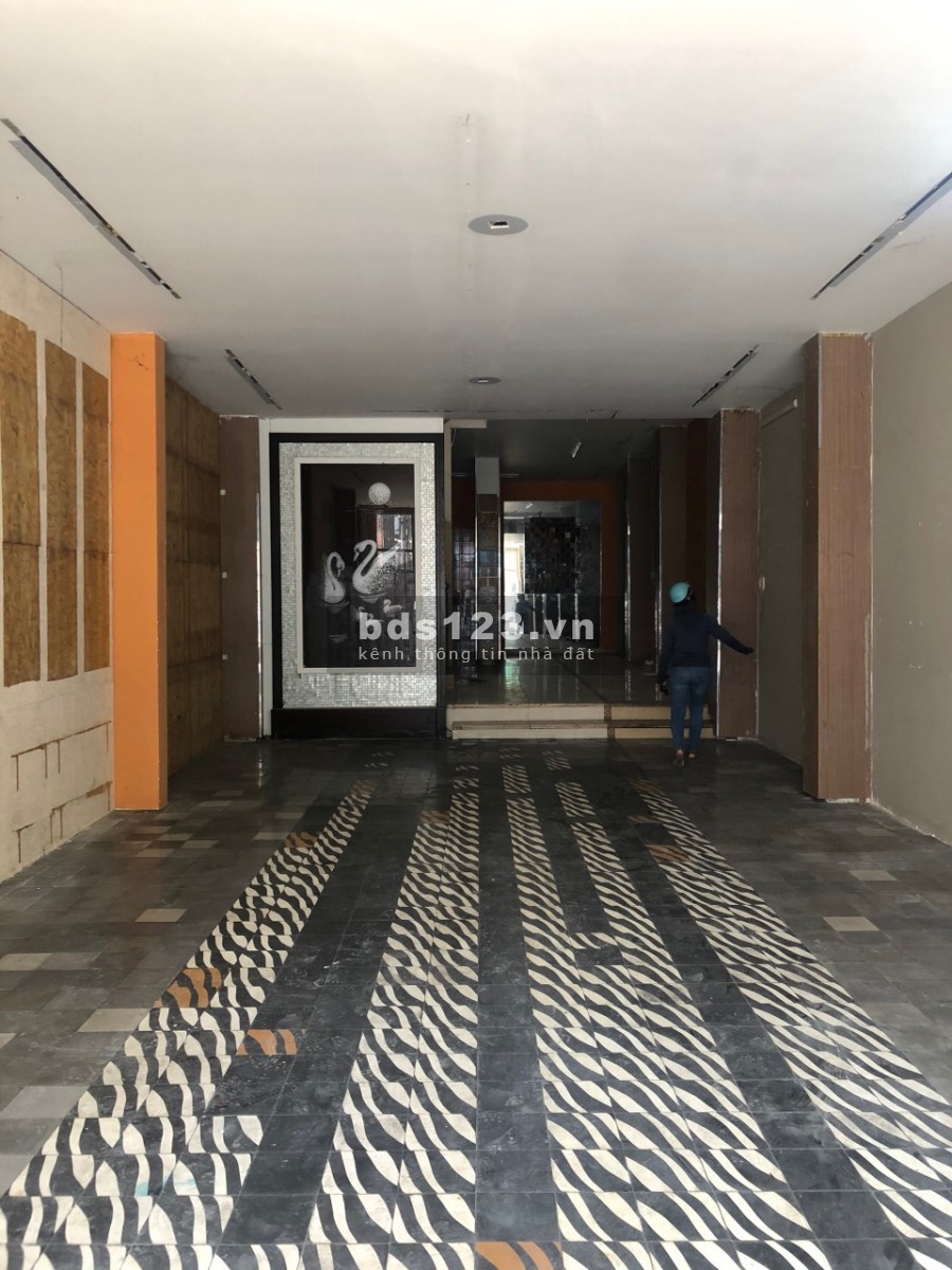 Cho thuê căn góc MT Cao Thắng Q3 4x18 trệt 3 lầu ST - 55 triệu/ tháng