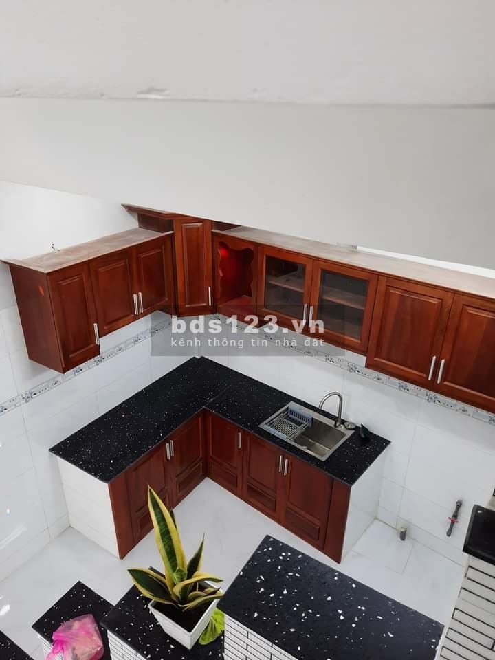 Kẹt tiền bán gấp nhà HXH Nguyễn Sơn, 30m2, mới đẹp đầy đủ công năng, chỉ 3,35 tỷ TL