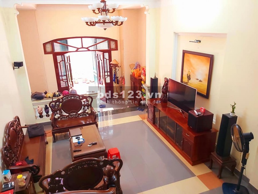 Bán nhà đường Dương Quảng Hàm nhà đẹp ở luôn. DT 45M, MT 4M, 5 tầng, 4.5 tỷ 0964826656