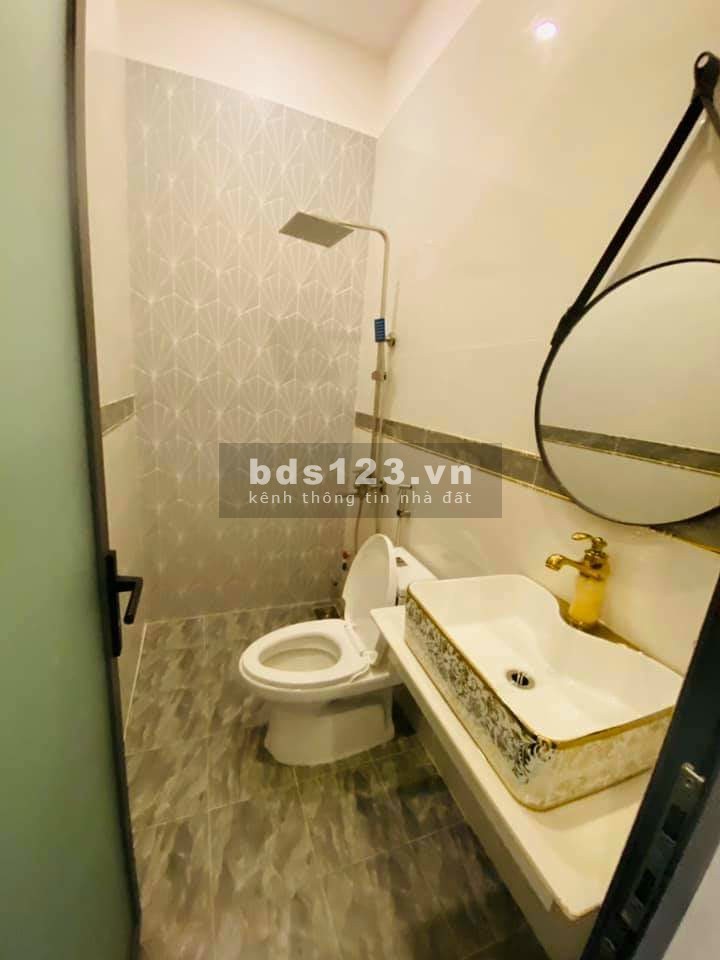 HXH vị trí đẹp, QT ,P8, GV, 1 trệt, 2 lầu. Sân Thượng BTCT, 4 Tầng, Dt (4.1x12), giá 4.2 tỷ