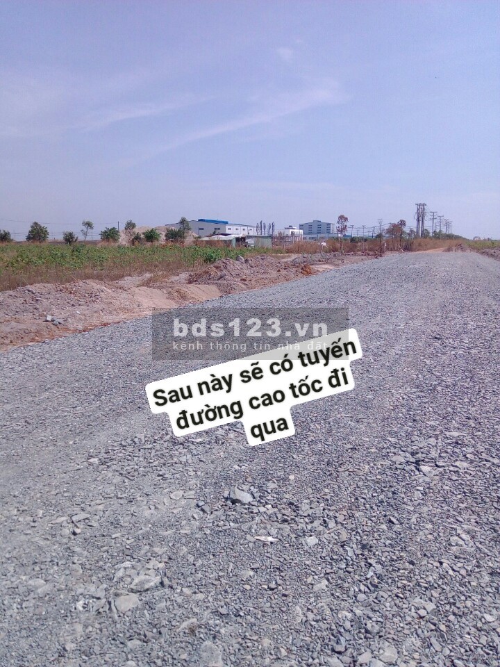 Cần bán 2 miếng đất liền kề nằm trên nhánh đường lớn gần ủy ban, chợ giá 800 triệu