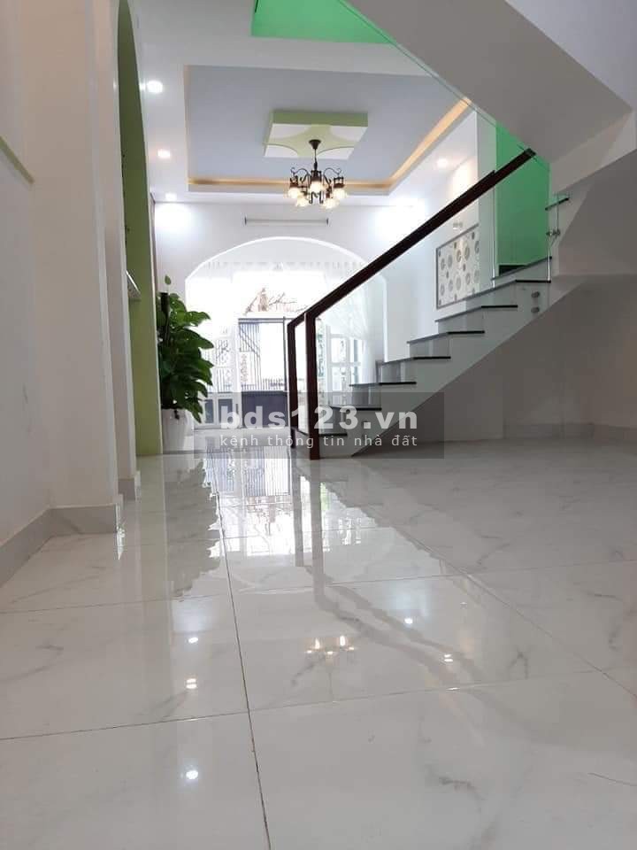 Nhà hẻm ôtô tránh, Tân Kỳ Tân Quý gần ĐH Công Nghệ TP. 4,9 tỷ