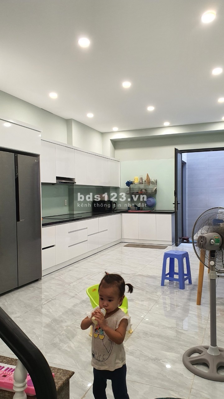 Nhà đẹp đúc 3.5 tấm (4x20) tặng hết NTCC Khu Tên Lửa