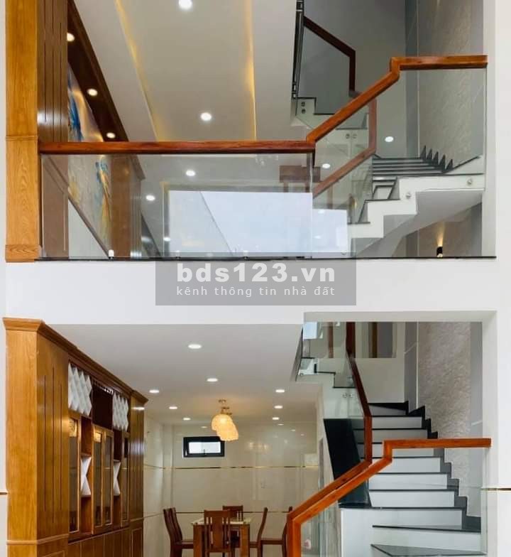 HXH vị trí đẹp, QT ,P8, GV, 1 trệt, 2 lầu. Sân Thượng BTCT, 4 Tầng, Dt (4.1x12), giá 4.2 tỷ