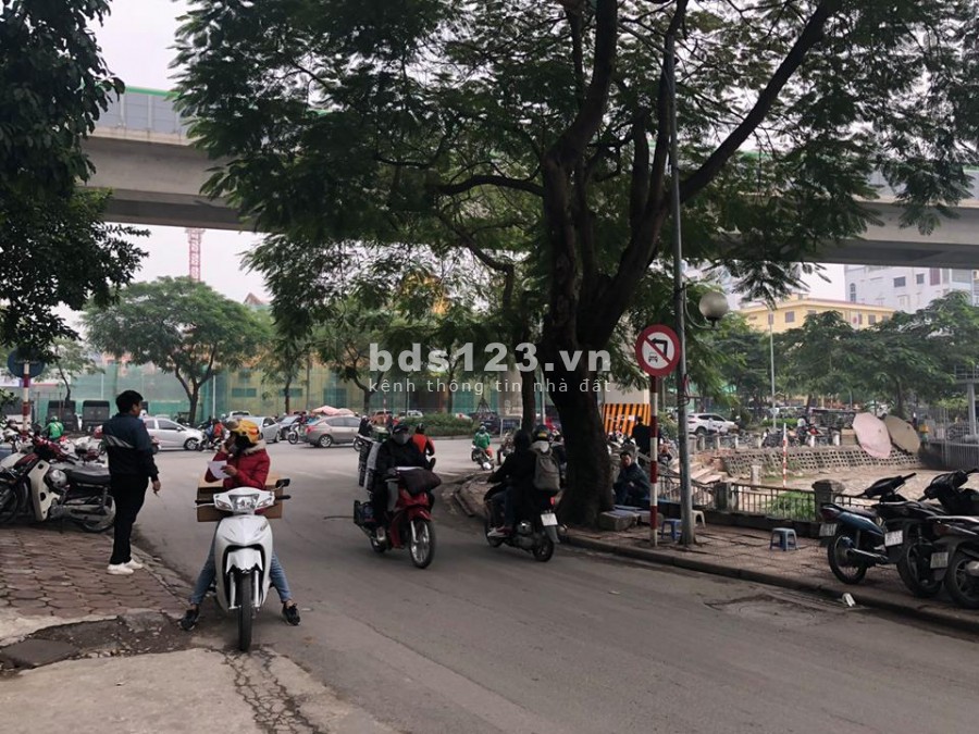Cho thuê văn phòng đẹp mới nhất quận Đống Đa 2021 view Hồ Hoàng Cầu. LH.0866683628