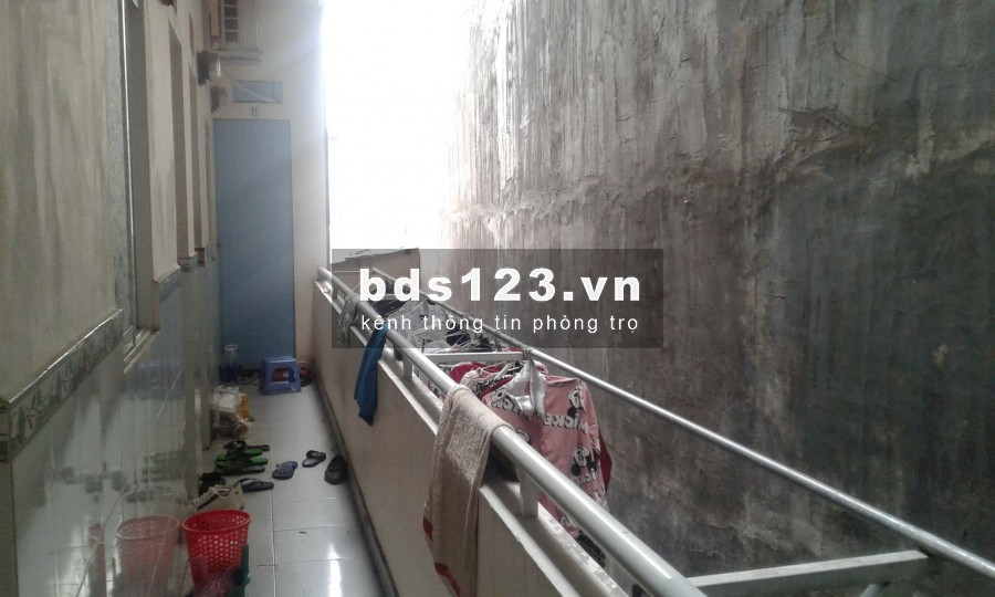 Cho thuê Phòng trọ có gác, máy lạnh, ban công, tầng trệt