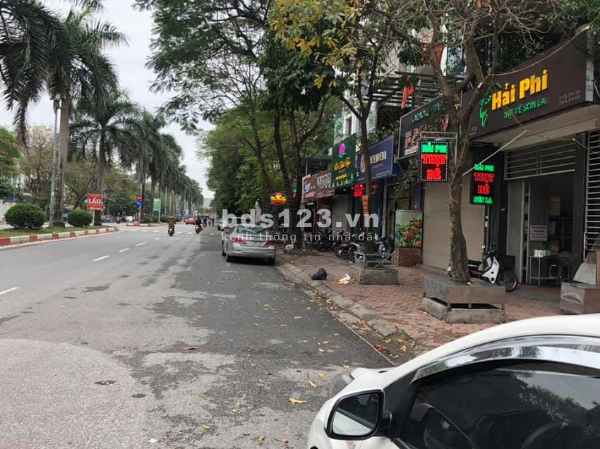 Bán nhà phố Nguyễn Khuyến. Đường đôi, ô tô, vỉa hè. 120m2 5T 18 tỷ