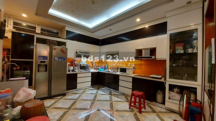 Bán nhà phố Nguyễn Khuyến. Đường đôi, ô tô, vỉa hè. 120m2 5T 18 tỷ