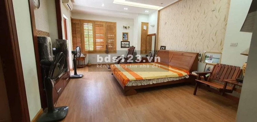 Bán nhà phố Nguyễn Khuyến. Đường đôi, ô tô, vỉa hè. 120m2 5T 18 tỷ