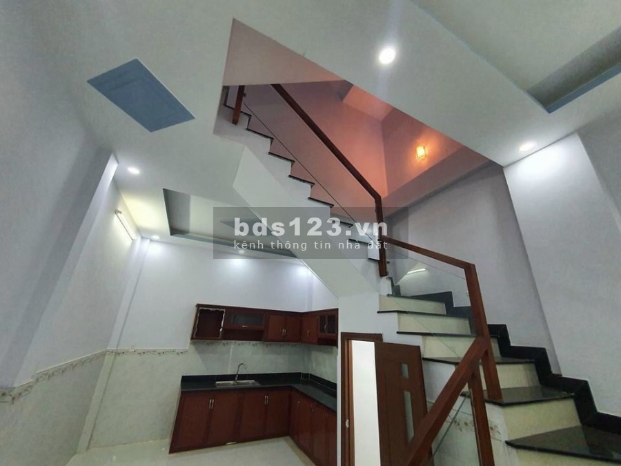 HXH vị trí đẹp, QT ,P8, GV, 1 trệt, 2 lầu. Sân Thượng BTCT, 4 Tầng, Dt (4.1x12), giá 4.2 tỷ