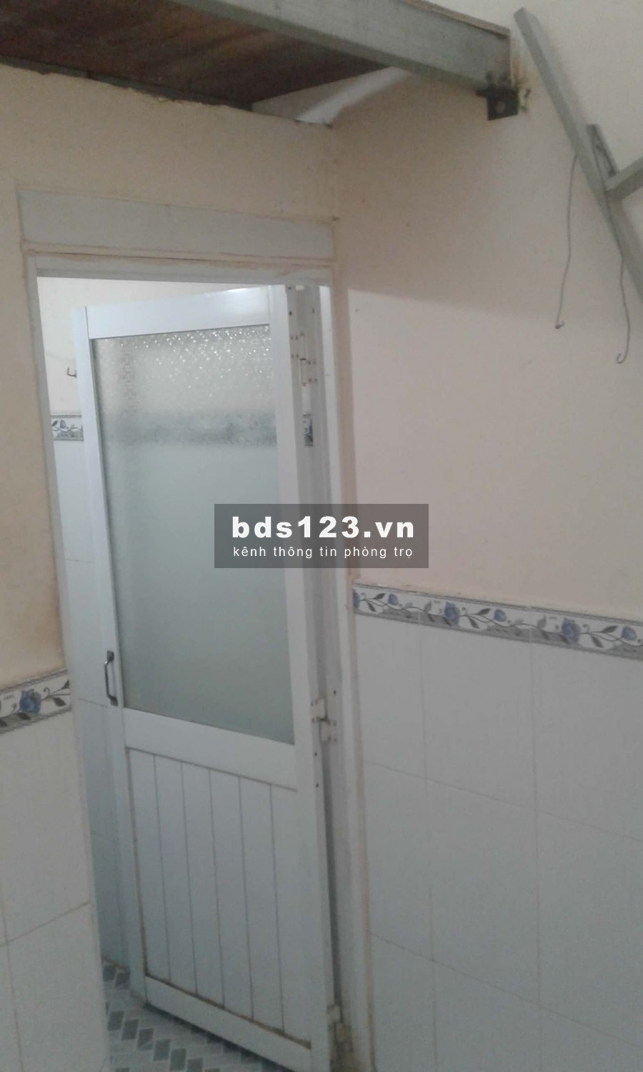 Cho thuê Phòng trọ có gác, máy lạnh, ban công, tầng trệt