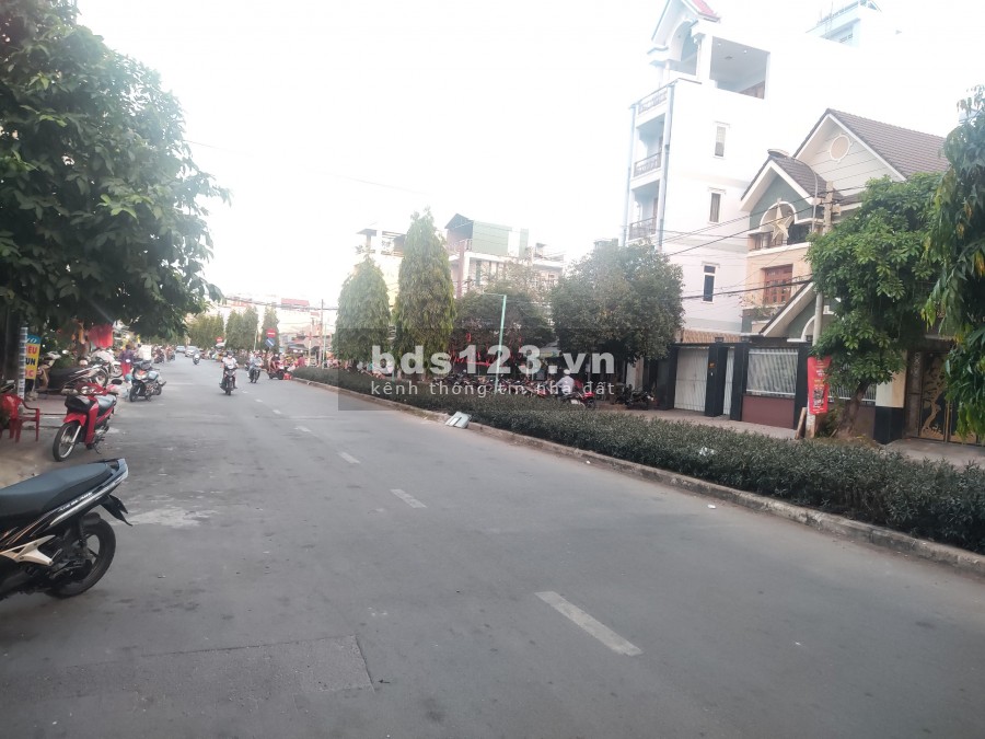 Mặt tiền ĐẠI LỘ 2 đường 16m gần Đỗ Xuân Hợp, Phước Bình. 1 trệt 1 lầu 3PN-4WC