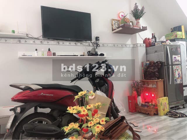 Kẹt tiền bán gấp nhà HXH Nguyễn Sơn, 30m2, mới đẹp đầy đủ công năng, chỉ 3,35 tỷ TL