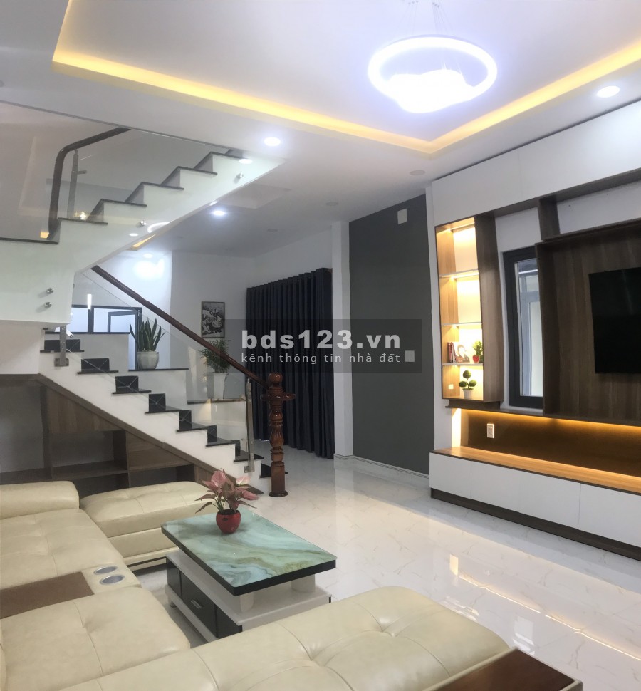 Bán nhà full nội thất cao cấp, sổ hồng riêng, bao phí sang tên