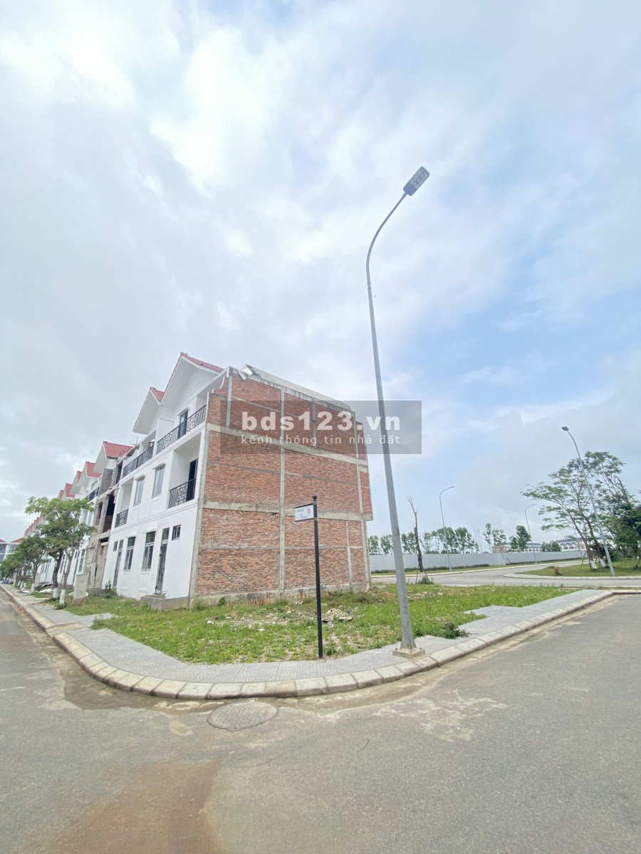 Hàng Cực Hiếm ! Bán Gấp Lô Đất Đẹp Căn Góc 3 Mặt Tiền Khu B Royal Park - Lh 085_86_87_880
