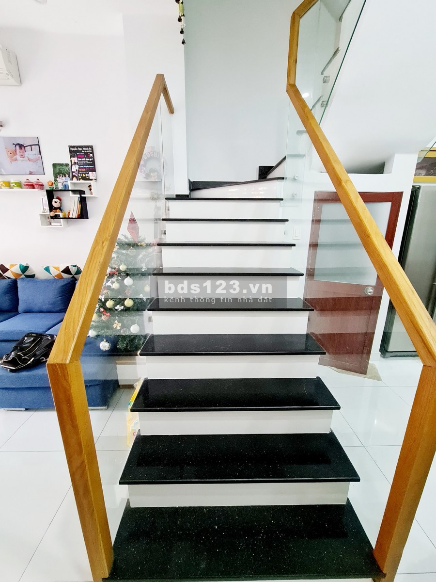 Nhà đẹp quận Tân Phú, 46m2, 3tầng, 4x12m, vào ở ngay, hơn 4 tỷ. Lh 0936539463
