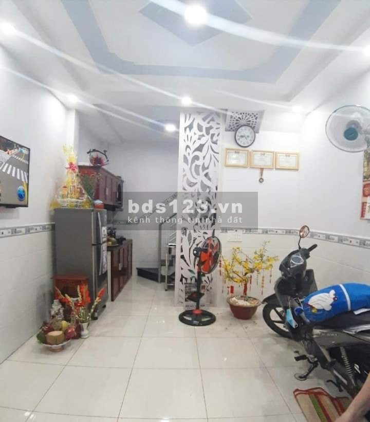 Nhà hẻm xe hơi, 3 tầng, 2.3 tỷ, 26m2, Lê Trọng Tấn, mới, vuông vắn