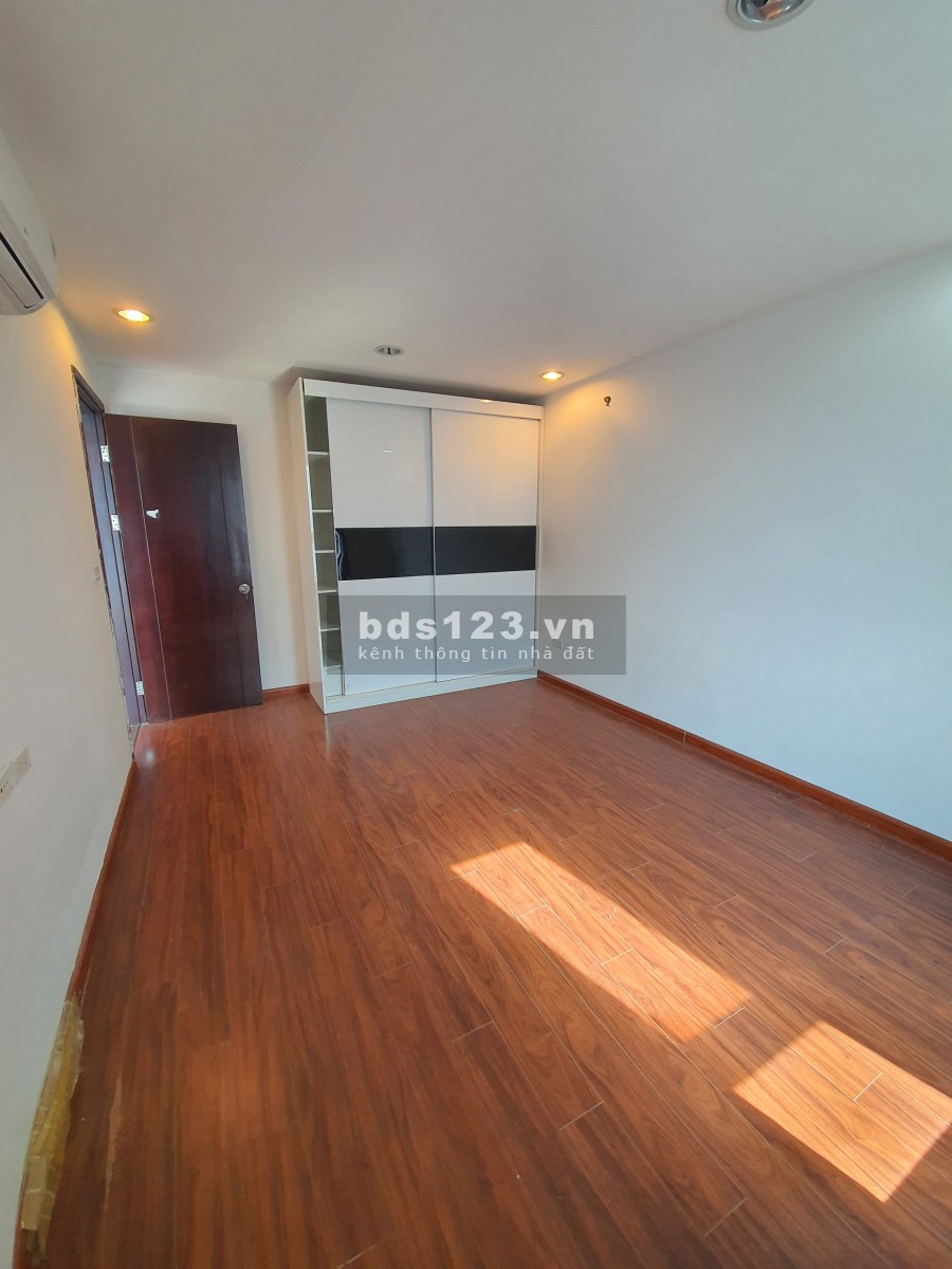 Cho thuê Chung cư Golden Land 275 Nguyễn Trãi 2 ngủ cơ bản có tủ quần áo 10 triệu. Lh 0377983070