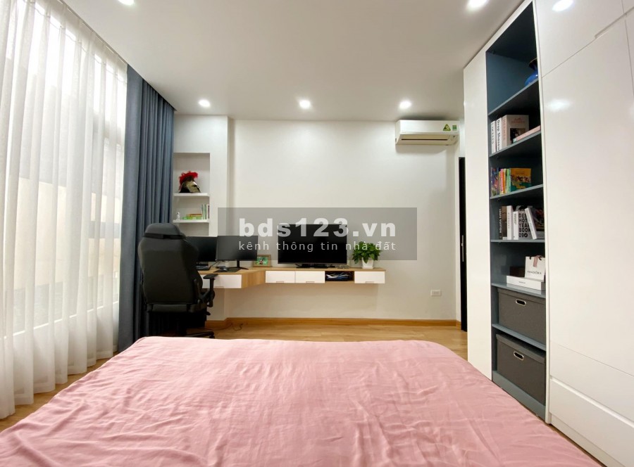 Bán nhà CHO THUÊ phố Hoàng Cầu, Mặt phố Ô tô lô góc 77m2, 7 tầng, thang máy