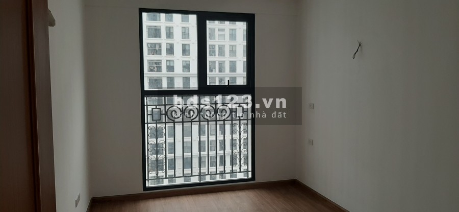 Bán gấp căn hộ 2 ngủ, 81m2 The Emerald CT8 Mỹ Đình, giá 2.6 tỷ, LH: 0967839010