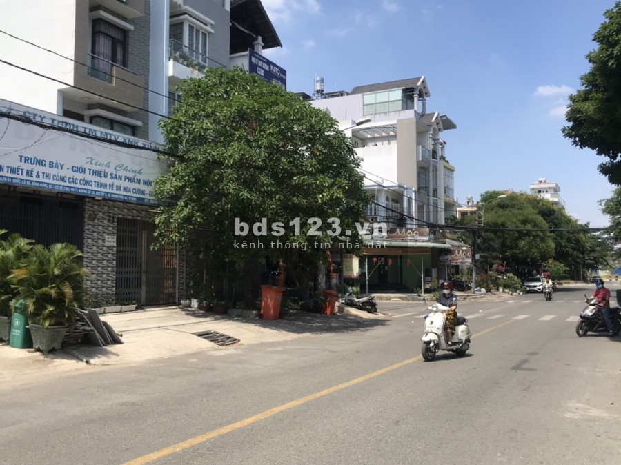 Bán lỗ gấp nhà 4,5x20 1 trệt 4 lầu MT Đường số 10 KDC Ấp 5 Phong Phú Bình Chánh