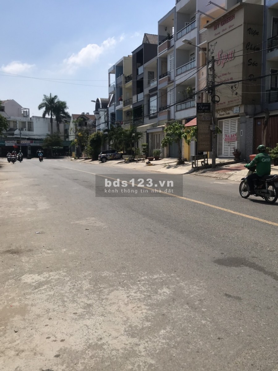 Bán lỗ gấp nhà 4,5x20 1 trệt 4 lầu MT Đường số 10 KDC Ấp 5 Phong Phú Bình Chánh