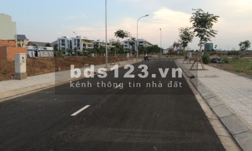 Bán nhanh lô đất MT Lò Lu, Q9, tiện kinh doanh. Giá 2.8 tỷ/nền 80m2. Xây dựng tự do