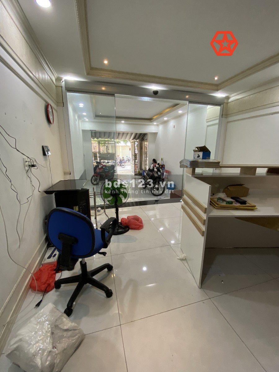 MT Nguyễn Bỉnh Khiêm 4.5x25m Trệt, 3lầu, 7p, 6wc. 33tr/th.