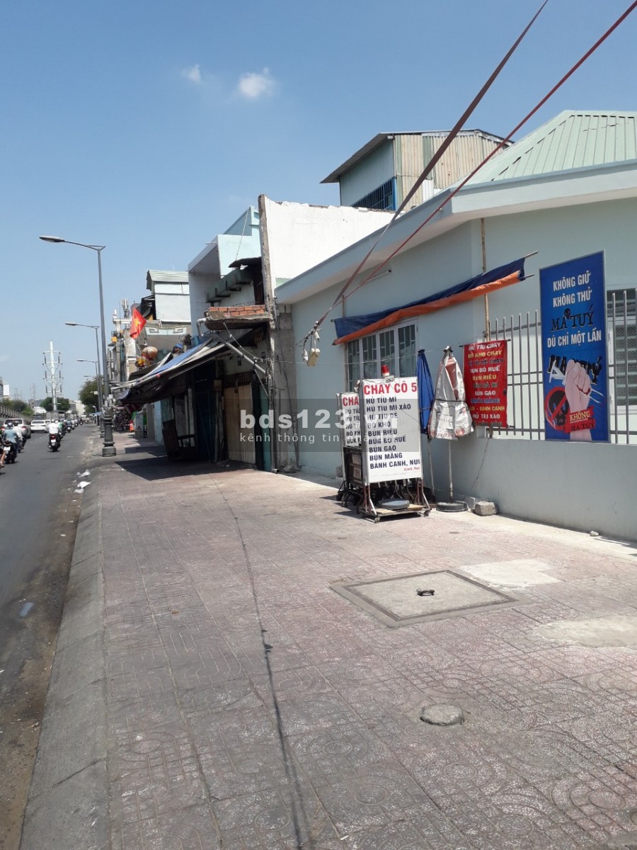 Cần tiền bán gấp nhà MTKD đường Hồng Bàng, Phường 1, Quận 1.