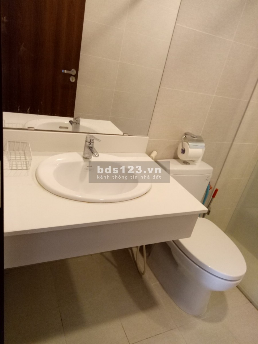 Cho thuê chcc Hanoi Centerpoint 27 Lê Văn Lương 2pn 65m2 cb giá 10.5tr