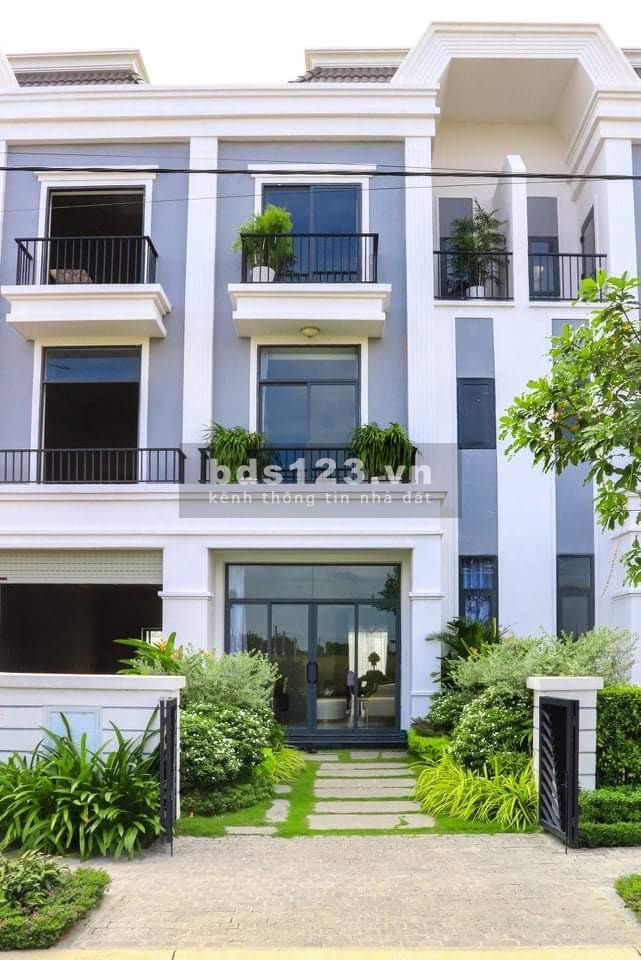 Bán nhà phố mặt tiền ql13, Bàu Bàng