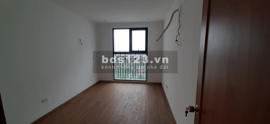 Bán gấp căn hộ 2 ngủ, 81m2 The Emerald CT8 Mỹ Đình, giá 2.6 tỷ, LH: 0967839010