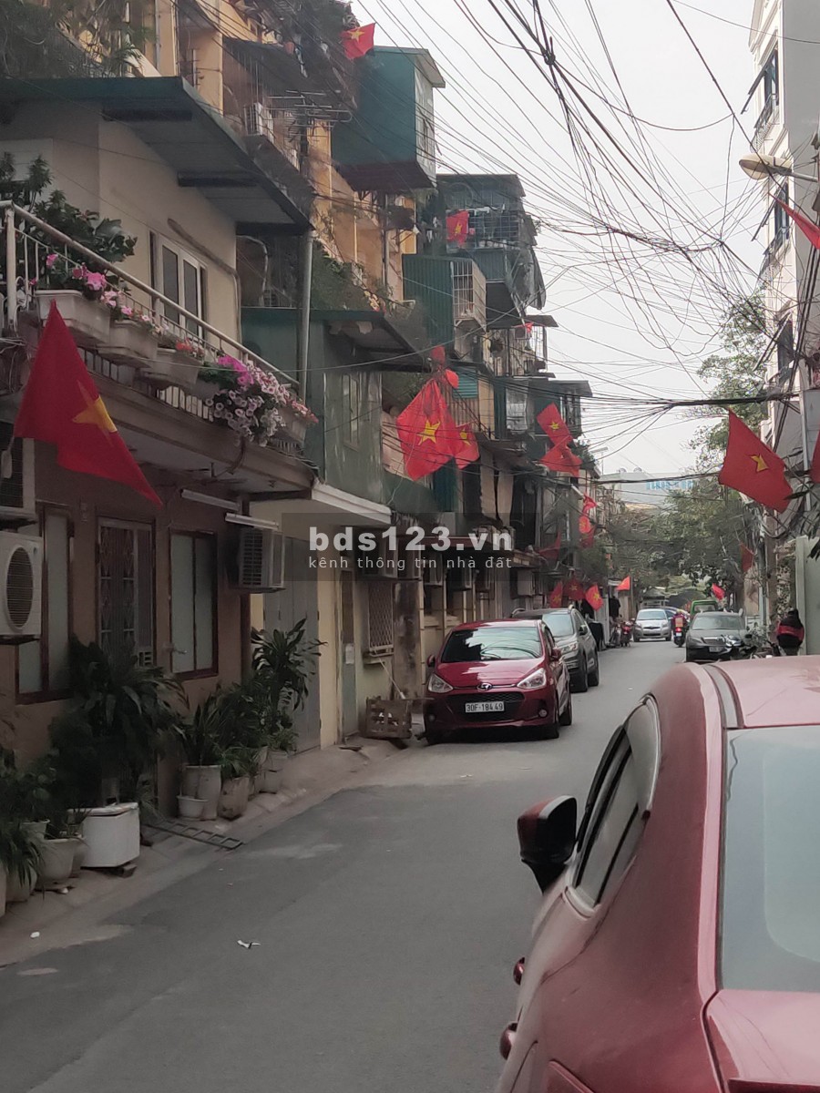 Bán đất tặng nhà Hoàng Đạo Thành 59m2, MT 3.2m, cách ô tô 5m chỉ nhỉnh 3 tỷ
