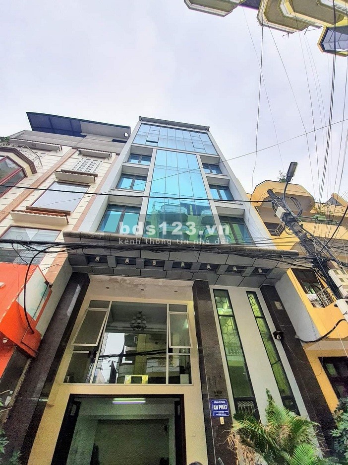 Tôi cần bán gấp nhà 7 tầng phố Hoàng Ngân giá 16 tỷ.