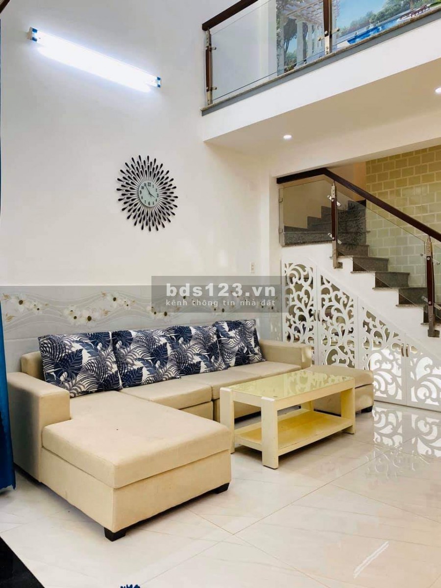 Nhà 2 lầu đổ thật, sổ hồng riêng công chứng trong ngày chỉ 900tr