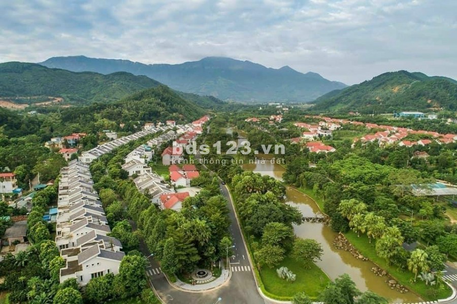 VỠ NỢ, BÁN GẤP ĐƠN LẬP XANH VILLAS 980M2, LÔ GÓC, MẶT SUỐI, VIEW CÔNG VIÊN, GẦN BỂ BƠI GIÁ SỐC