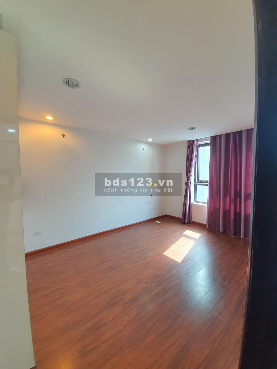 Cho thuê Chung cư Golden Land 275 Nguyễn Trãi 2 ngủ cơ bản có tủ quần áo 10 triệu. Lh 0377983070