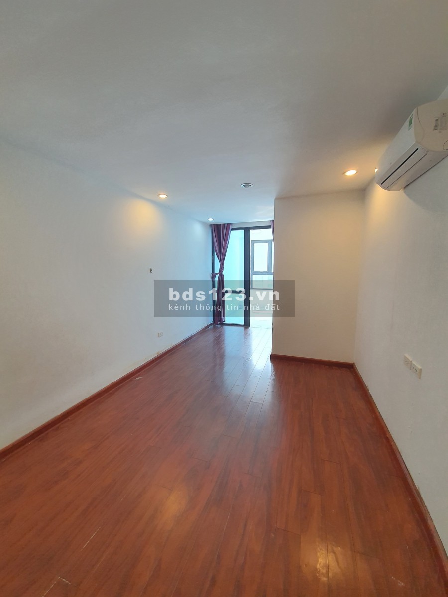 Cho thuê Chung cư Golden Land 275 Nguyễn Trãi 2 ngủ cơ bản có tủ quần áo 10 triệu. Lh 0377983070