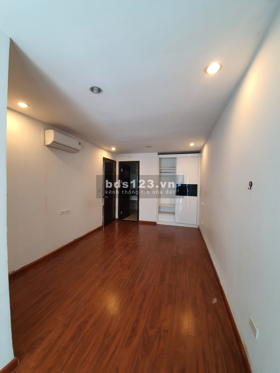 Cho thuê Chung cư Golden Land 275 Nguyễn Trãi 2 ngủ cơ bản có tủ quần áo 10 triệu. Lh 0377983070