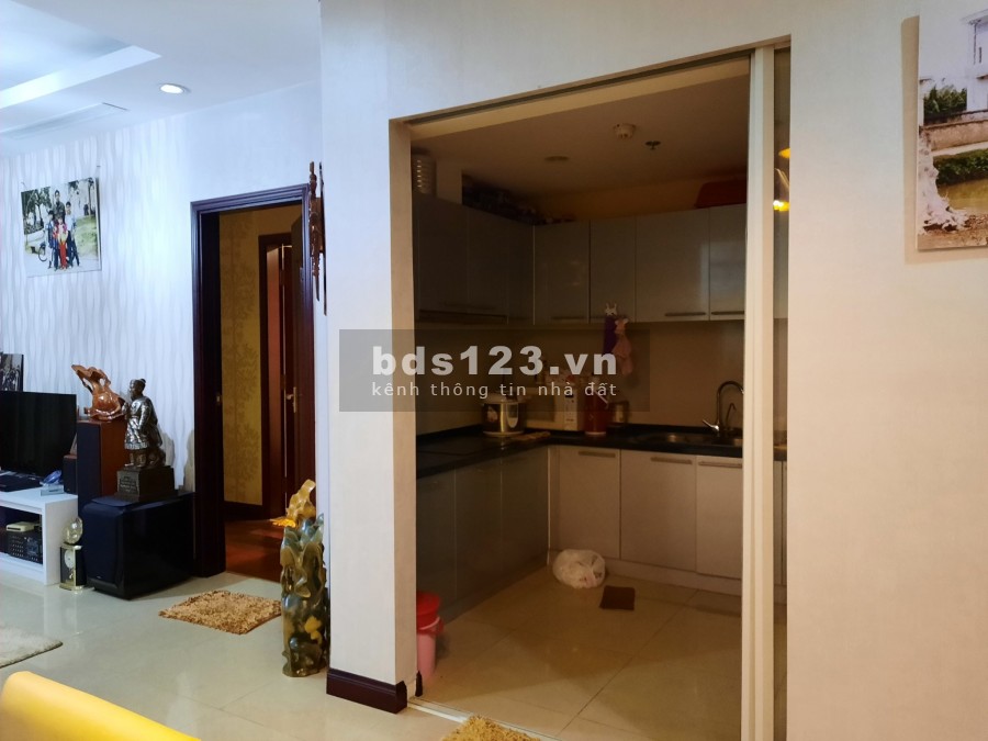 Bán nhanh căn hộ 2 phòng ngủ tòa R2 chung cư Royal City,ban công Đông Nam,giá 3.9 tỷ