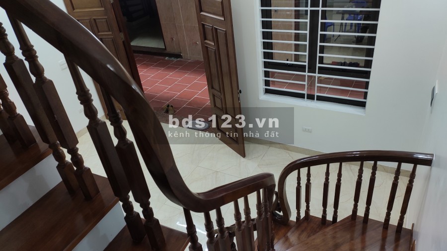Bán nhà PL mới đẹp ô tô đỗ cửa ngõ 175 Lạc Long Quân 30m2 x 5 tầng giá 3,85 tỷ. LH 0912442669