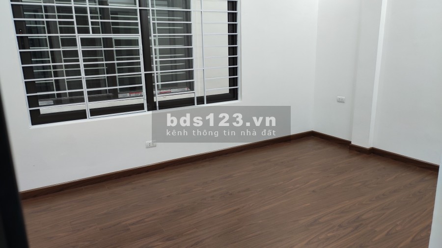 Bán nhà PL mới đẹp ô tô đỗ cửa ngõ 175 Lạc Long Quân 30m2 x 5 tầng giá 3,85 tỷ. LH 0912442669