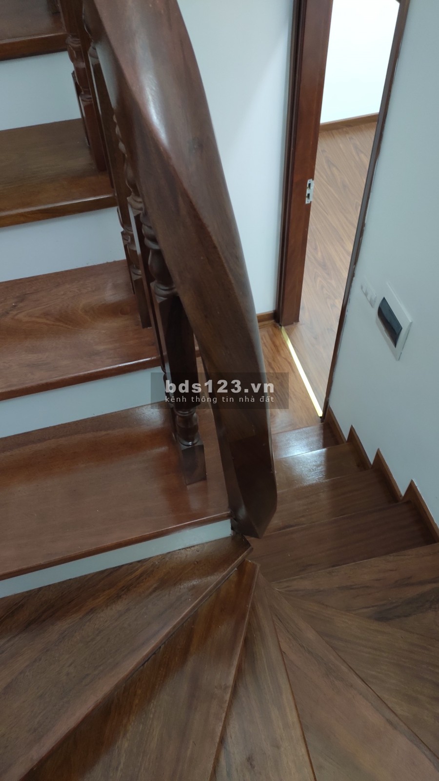 Bán nhà PL mới đẹp ô tô đỗ cửa ngõ 175 Lạc Long Quân 30m2 x 5 tầng giá 3,85 tỷ. LH 0912442669